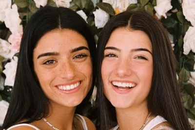 D 'amelio sisters