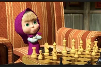 Masha jugando ajedrez