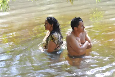 tomando banho