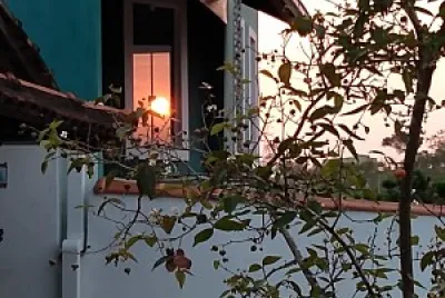 o por do sol pela janela