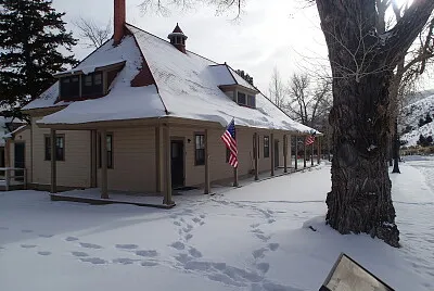 פאזל של Original Fort Yellowstone Guardhouse