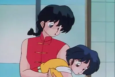 ranma sostiene a akane de la cintura ranma 1/2