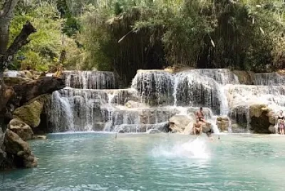 ExcursiÃ³n a las Cataratas Kuang Si