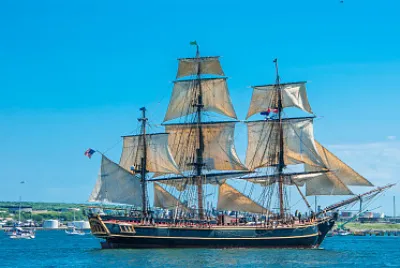 Canada-Ships-Sailing-Halifax