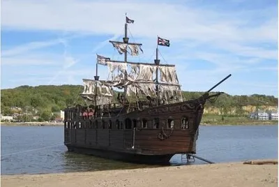 pirate-ship  vessel, real-life houseboat.