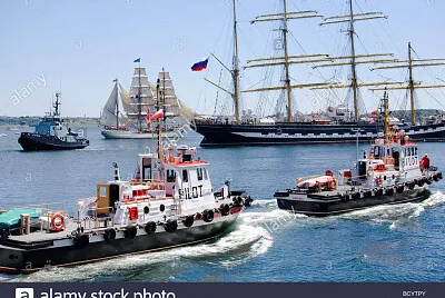 Tugboats move out to the Kruzenshtern, the world 's