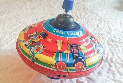 פאזל של Vintage Chad Valley Metal Plate Spinning Top 1950s