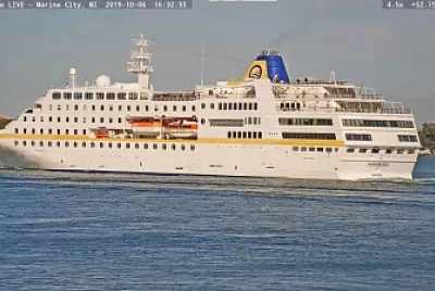 Hamburg cruise boat