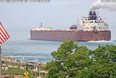 1,000ft m/v Mesabi Miner   flags