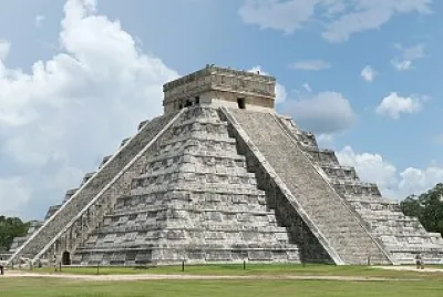 Chichen Itza 's El Castillo