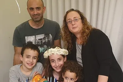 ×¨×•× ×™