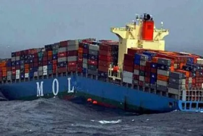 MOL containership