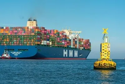 The HMM Algeciras- World 's largest container ship