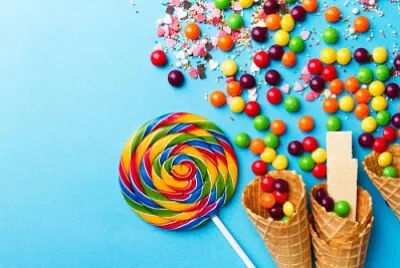 Smarties in cono con lecca lecca