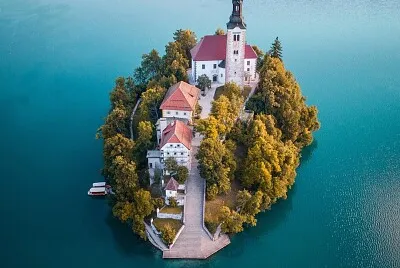 ISLA EN MEDIO DEL LAGO jigsaw puzzle