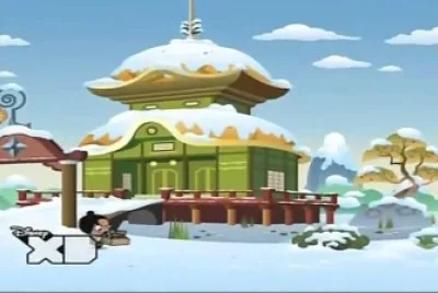 chang va a dejar comida afuera de su casa pucca