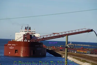 פאזל של 1,000 ft mv Mesabi Miner unloading    "Taco   " at Ashtabula/Lake Erie