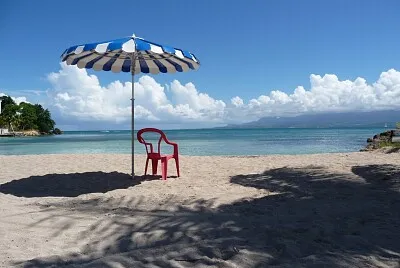 Le fauteuil sur le sable jigsaw puzzle