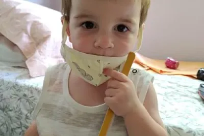 Ethan com máscara (julho 2020)