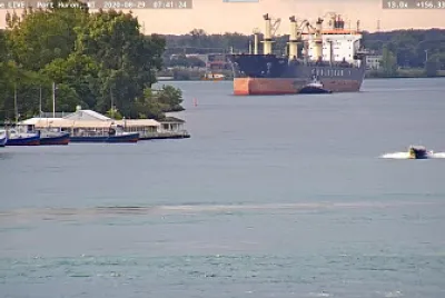 פאזל של  "saltie " m/v Isa with tug-assist from  "Pride "