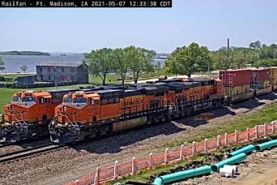 FMD BNSF-6810   BNSF-7113 with Ft Madison   Missis