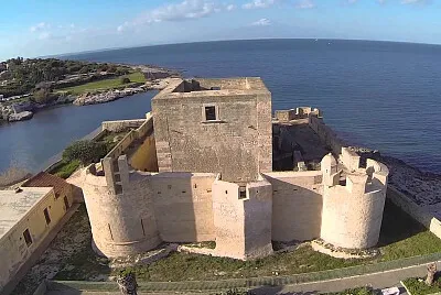 castello brucoli