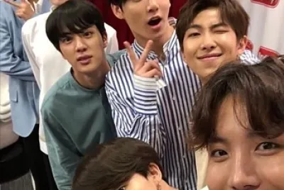 BTS 8 ANIVERSARIO