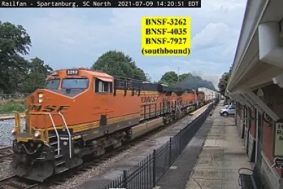 BNSF-3262, 4035 smoking,   7927 southbound Spartan