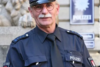 POLICIA