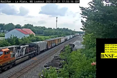 BNSF-4000  "Toaster " dead-in-tow