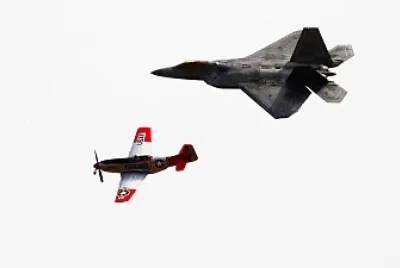 פאזל של P51 and F22