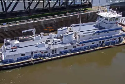 towboat Cooperative Venture at Mississippi River Lock-19