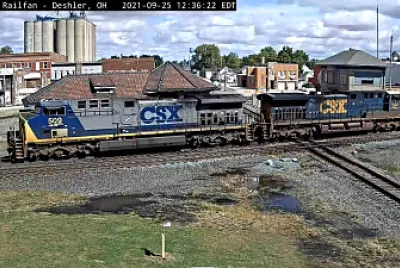 CSX-594, CSX-509 eastbound on their lone crossing