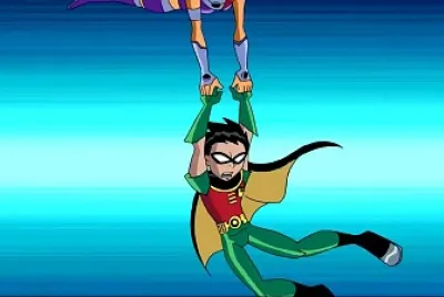 starfire sostiene a robin en el aire los jovenes titanes