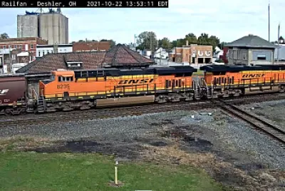 BNSF-8058 and BNSF-8235 westbound thru Deshler,Ohio/USA