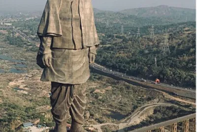 statue