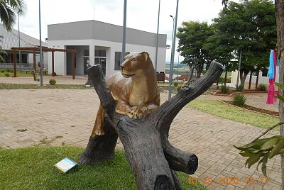 פאזל של Escultura de uma onça Parda