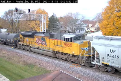 UP-9055  as mid-DPU with covered hopper UP-94619 at Rochelle, ILL jigsaw puzzle