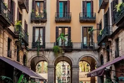 Barcelona (Plaza Real, barrio Gótico) jigsaw puzzle