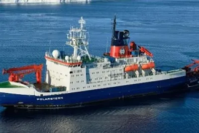 Die Polarstern vor A74