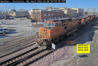 BNSF-5322, BNSF-4123, BNSF-3819 passing thru Parkville,MO/USA