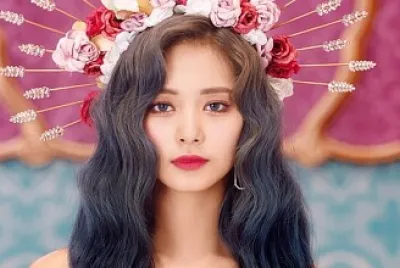 Tzuyu Feel special jigsaw puzzle
