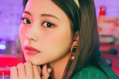 Tzuyu Kura Kura jigsaw puzzle