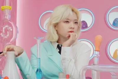 Jeongyeon Scentist jigsaw puzzle