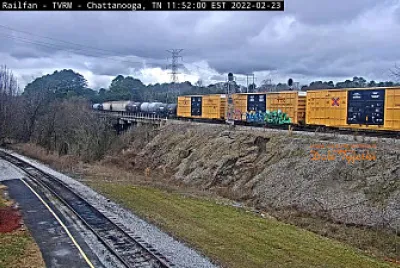 Yellow TTX box cars, some no graffiti at Chattanooga,TN/USA