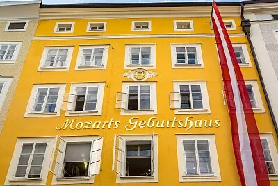 Die Getreidegasse und Mozarts Geburtshaus