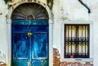 Puerta azul