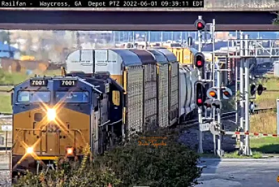CSX-7001 with oversized cargo cars at Waycross,GA/USA