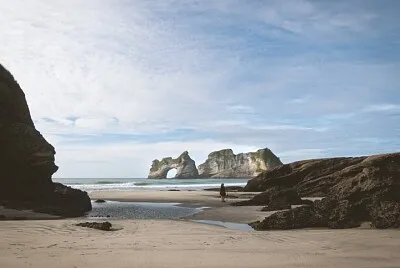 Plage de Wharariki en Nouvelle-Zélande