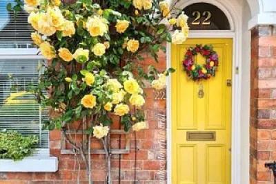 פאזל של Portal con rosas amarillas